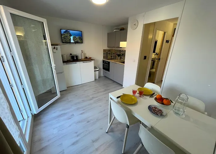 Petite Cour Privee - A 1minute A Pied De La Apartment