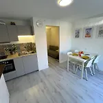 Petite Cour Privee - A 1minute A Pied De La