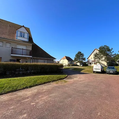 Petite Cour Privee - A 2 Minutes A Pied De La Apartment Merville-Franceville-Plage