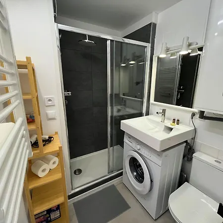 Petite Cour Privee - A 1minute A Pied De La 아파트