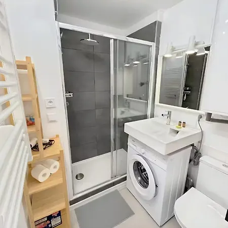 Apartment Petite Cour Privee - A 2 Minutes A Pied De La