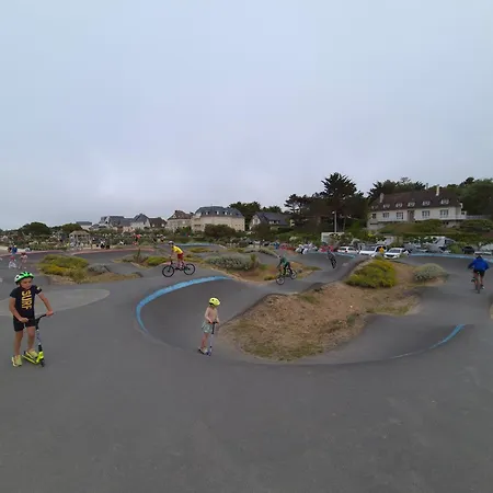 Petite Cour Privee - A 1minute A Pied De La