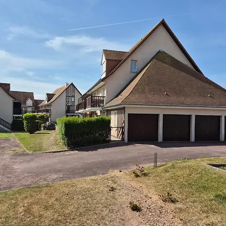 Petite Cour Privée - à 1minute à Pied De La Appartamento Merville-Franceville-Plage