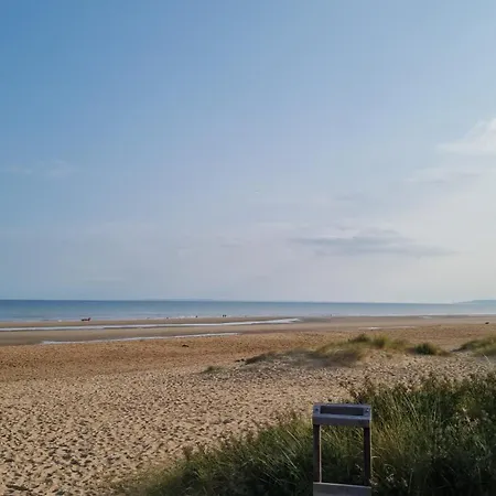 Petite Cour Privee - A 1minute A Pied De La Merville-Franceville-Plage
