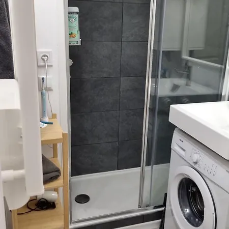 Petite Cour Privee - A 1minute A Pied De La 아파트