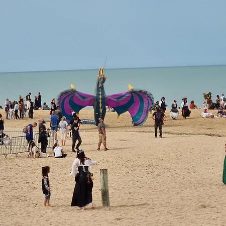 아파트 Petite Cour Privee - A 1minute A Pied De La