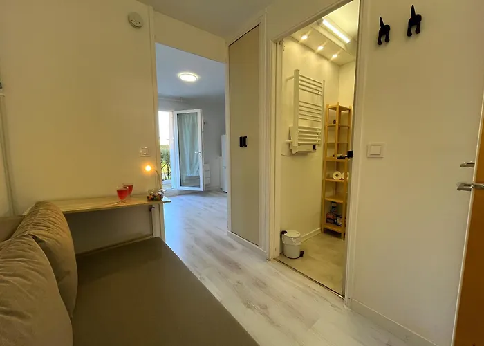 Petite Cour Privee - A 1minute A Pied De La Merville-Franceville-Plage